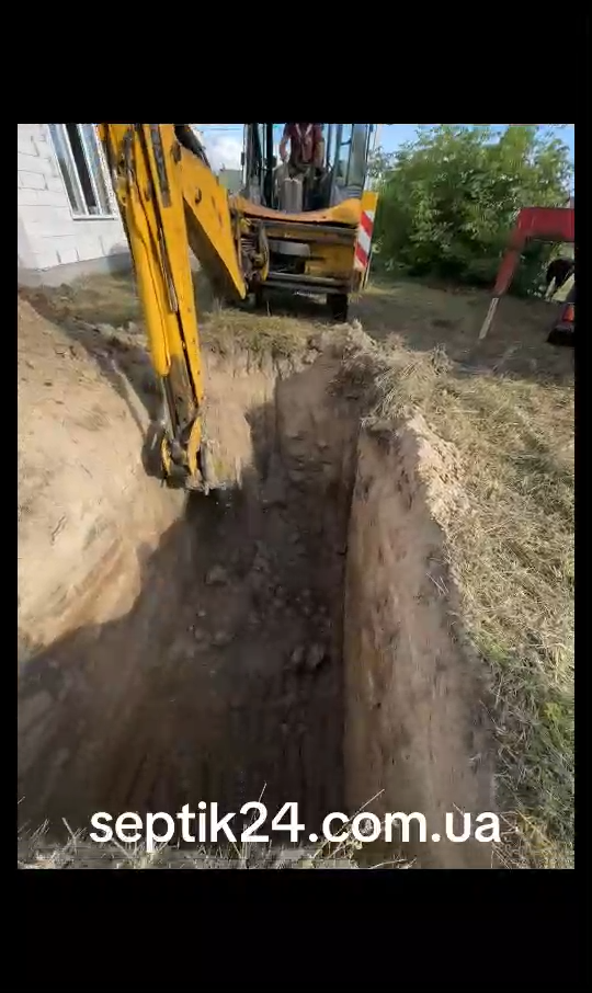 Монтаж первой камеры септика из бетонных колец